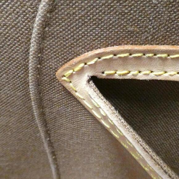 LOUIS VUITTON Brown Monogram Bag - Picture 9 of 9